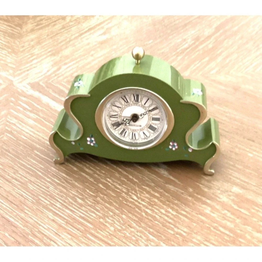 WESTCLOX GREEN PAINTED PLASTIC SHELF DESK MANTEL ALARM CLOCK VINTAGE **WORKS**